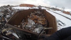 Зимний выезд на ломовозе за металлом.