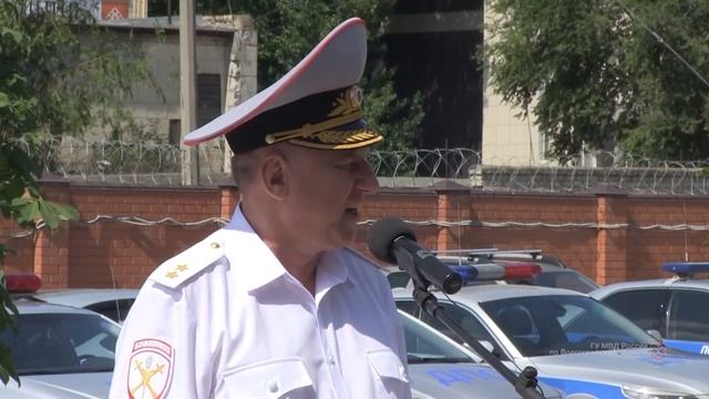 Сотрудников волгоградской Госавтоинспекции поздравили с профессиональным праздником смотреть онлайн