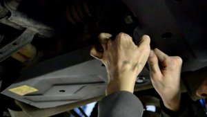RENAULT DUSTER установка защит редуктора заднего моста и топливного бака.