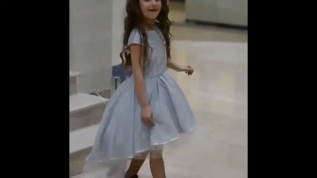 Шикарное выпускное платье смотреть онлайн