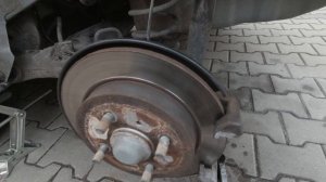 Замена тормозных колодок Хонда Джаз 2 (Honda Jazz) Задняя ось.