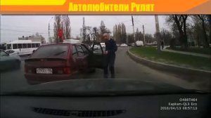 Жесткие разборки на дороге с пистолетом