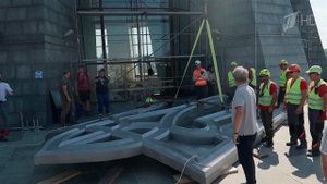 На щит монумента "Родина-мать" в Киеве установили трезубец