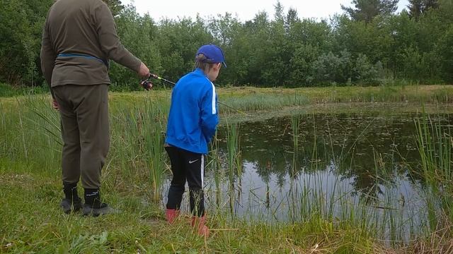 Ловим ротана с мл.сыном. Как и на что поймать ротана в пруду летом. Рыбалка в Ленинградской обл 202 смотреть онлайн