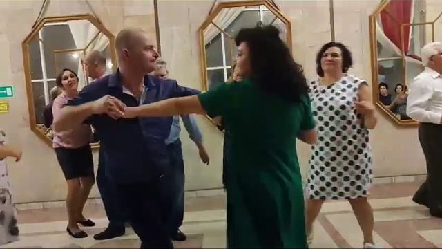 Не обижай девчонку малолетку.