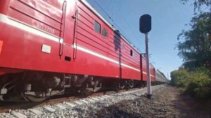 Электровоз ВЛ10-1886 с поездом Севастополь-Санкт Петербург КЖД 2020