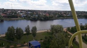 г. Кореновск, Краснодарский край, Россия. Колесо обозрения. Городской ПКиО. август 2023 г.