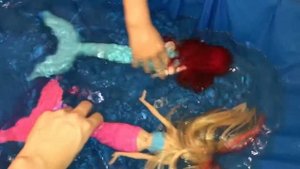 Русалка Принцесса Ариель и Барби русалка находят сокровища ?