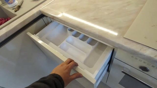 Кухня в частный дом , слободка, фасады крашенный МДФ светло бежевый ral1013 с пазом