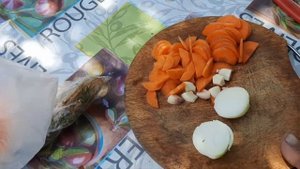 Холодец- обалденный из гусиных голов и лапок.