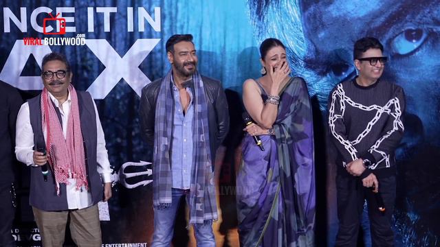 Ajay Devgn Can't Control Himself When he saw TABU Laughing Uncontrollably at Vineet Kumar.... смотреть онлайн
