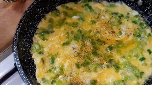 Омлет с сыром и зеленым луком. Быстрый идеальный завтрак !!!