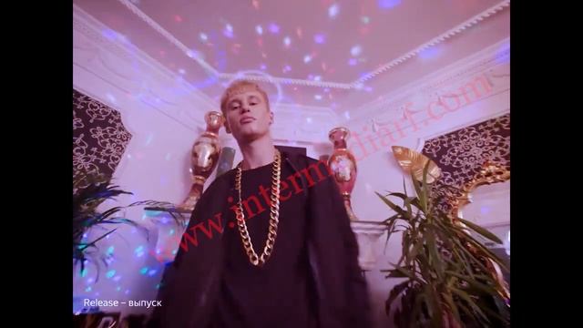 «Полный насинг»: Александр Панкратов-Чёрный стал рэпером в рекламе «Беру»