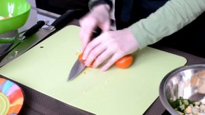Как приготовить салат из копченой рыбы
