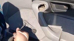 Как снять карту передней двери BMW E-34. Своими руками.