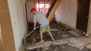 СТРОЮ ДОМ МЕЧТЫ ЗАКУПИЛ СТРОЙ МАТЕРИАЛ СКОРО У НАС ОН БУДЕТ НОВЫЙ Я ЕГО СРОВНЯЛ