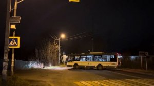 Автобус ЛиАЗ-4292.60(1-2-1) следует по маршруту 32 ”Барановское - А/в Воскресенск”