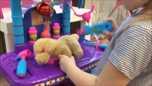 Доктор плюшева набор.Распаковка.Играет в доктора.Лечит животных.