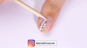 ЛАЙФХАК: Как научиться аккуратно красить ногти лаком с крупными блестками