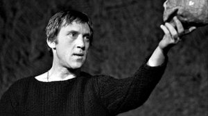 Стихотворение Владимира Высоцкого "И снизу лед, и сверху - маюсь между..." (1980)