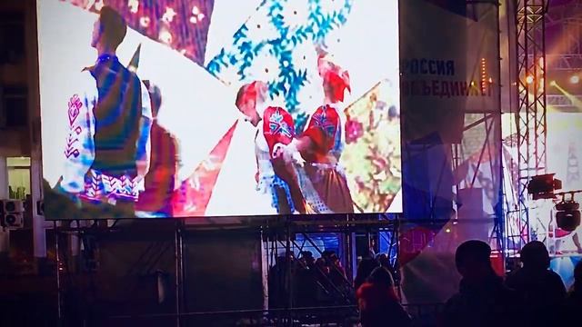 Песни . Славянские пляски . Танцы на улице