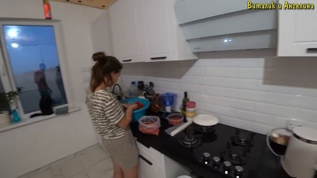 ВЫКОПАЛ ТРАНШЕЮ ПОД БОРДЮР / БУДУ УКЛАДЫВАТЬ БРУСЧАТКУ / РЕМОНТ В ЧАСТНОМ ДОМЕ СВОИМИ РУКАМИ / ВЛОГ смотреть онлайн