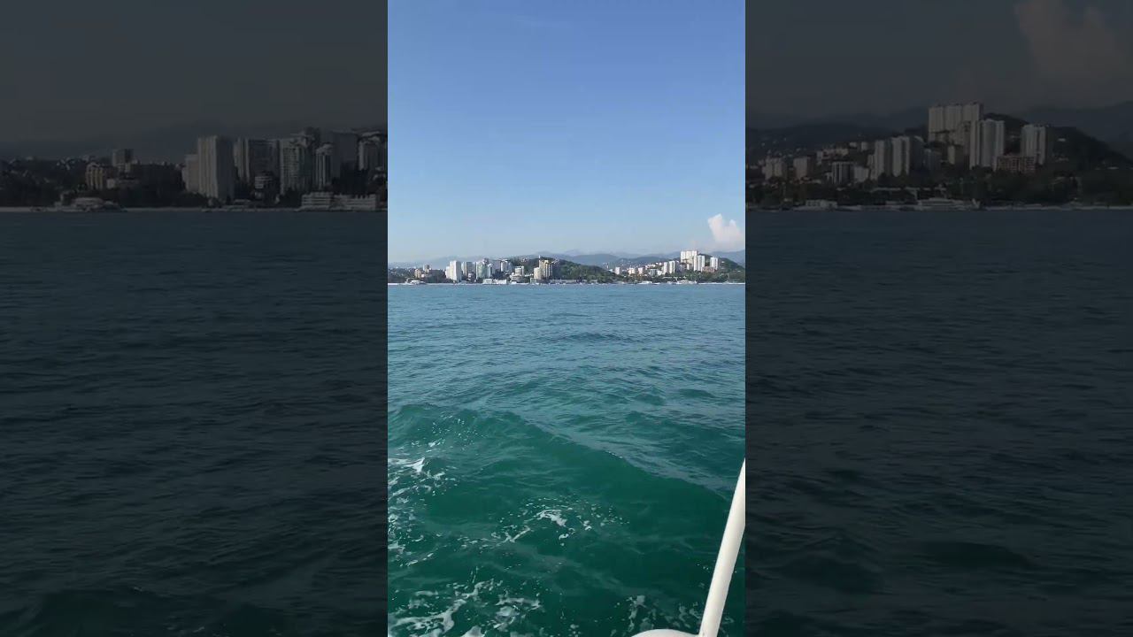 Морская прогулка вдоль берега Сочи #сочи #море смотреть онлайн