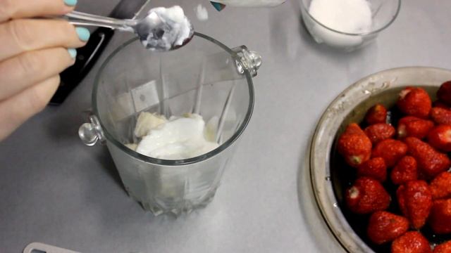 #ЛетомвместеГотовим Бананово-Клубничный Смузи. смотреть онлайн