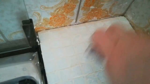 закрыла угол между плитой и стеной гибкой плиткой смотреть онлайн