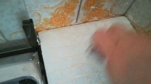 закрыла угол между плитой и стеной гибкой плиткой