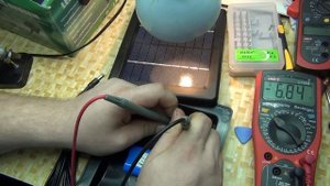 Автономный светодиодный прожектор от солнечной батареи демонстрация и ремонт из Китая пелинг