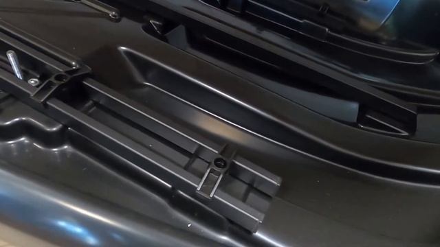 Бокс на крышу Terra Drive 600 белый глянец с плавающей скобой
