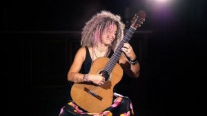 La Negra (Antonio Lauro) - Elena Zucchini, guitar