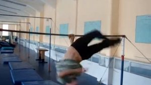 ПРИКОЛЬНЫЕ ФИШКИ НА ТУРНИКЕ. Что такое Gimbarr?...  Джимбар или торбелино тарзан + сириус