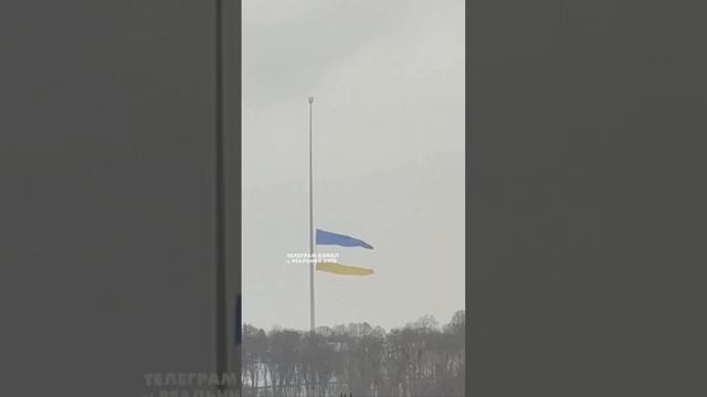Ураган в Киеве порвал самый большой флаг Украины