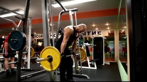 Как накачать спину - Выполнение упражнений в тренажере Смита. Еxercise