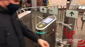 Новый валидатор на станции «Проспект Мира» Калужско-Рижской линии Московского метрополитена.