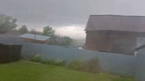 ураган в ижевске,костинка.снесло пласт крыши , сильный град!