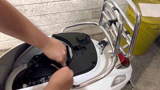 VESPA PRIMAVERA FOLDING REAR RACK INSTALLATION смотреть онлайн