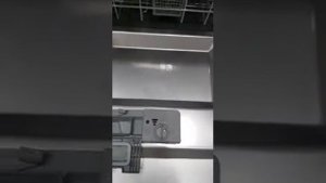 Как очистить посудомоечную машину, залить ополаскиватель и засыпать соль?
