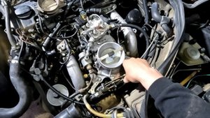Ремонт дозатор часть 2. М102 мотор Mersedes Benz.