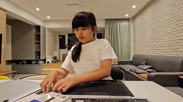 Macbook air A1466 更換電池與SSD升級 смотреть онлайн