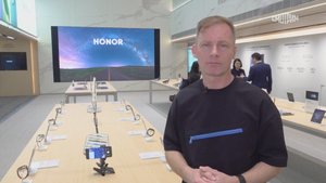 Вести.net: Honor представила в Китае смартфон Magic V2 Porsche Design (16.01.2024)