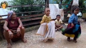 साना नानीहरु नाचेको भिडियो || Nepali Village Small Children Dancing( Isha & Kristina)