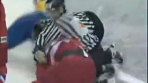 Илья Ковальчук дерется со шведом