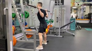 Приседания с грифом