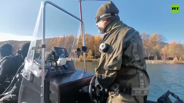 Погружение и подводное ориентирование на озере Байкал прошли сборы водолазов СОБР