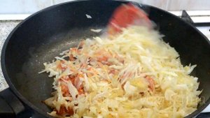 Тушёная капуста с яйцами. Все сыты  и довольны. Очень дешево. Отличный завтрак для диабетика 2 типа