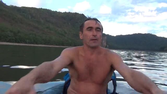 О пролетавших мимо серфингистах смотреть онлайн