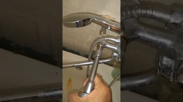 Замена кранбуксы смесителя для ванной.